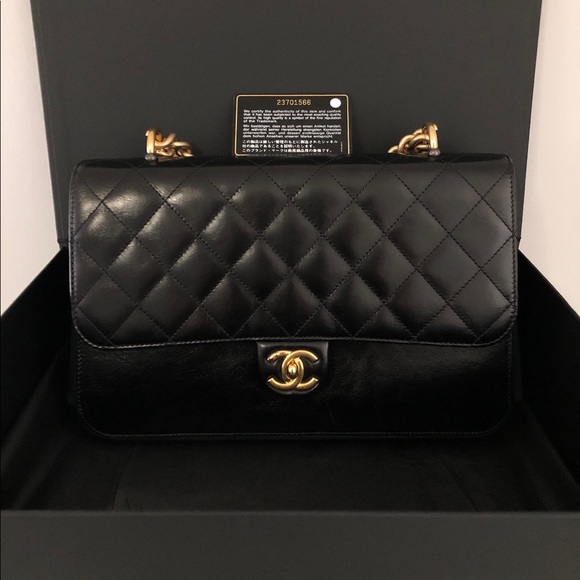 Like New CHANEL purse - Picture 2 of 10